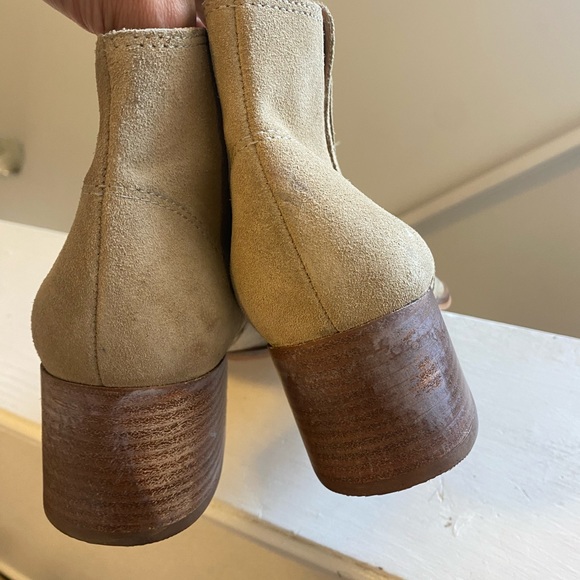 2 FOR $20 LUCKY BRAND Lilka Tan Suede Leather Ankle Bootie Boots Size 8.5 - Picture 5 of 8